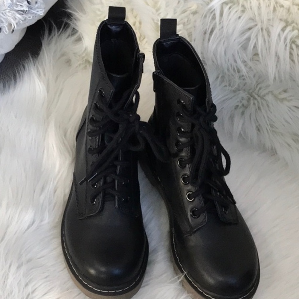 Military black lace up boots